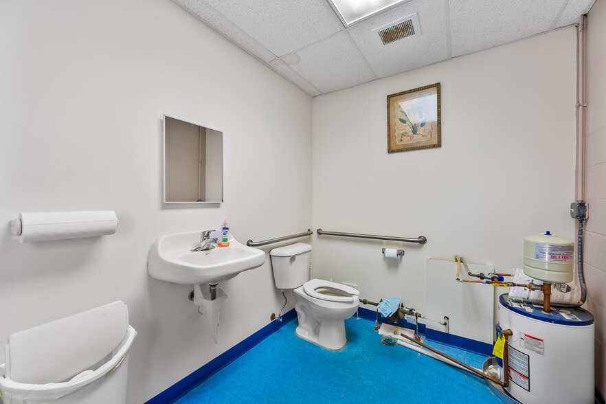 1932 Bealer Dr, Marion, OH for sale - Interior Photo - Image 2 of 33