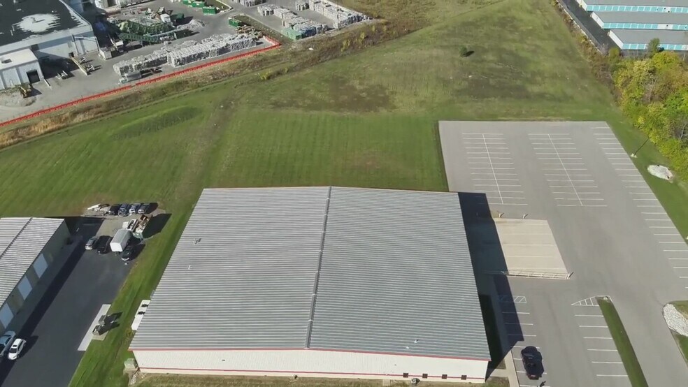 910 Progress Dr, Richmond, IN à louer - Vidéo sur l’inscription commerciale - Image 2 de 22