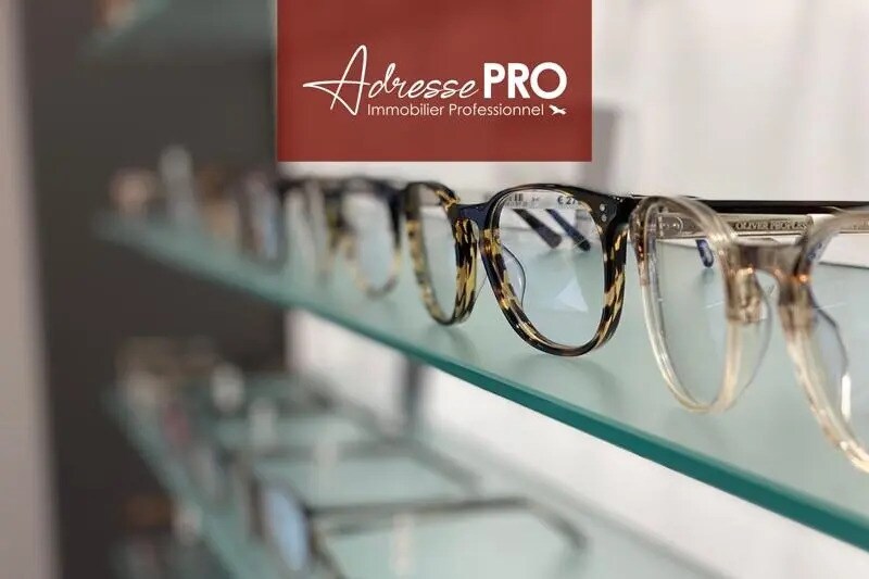 Retail in Lyon for lease - Building Photo - Image 1 of 5