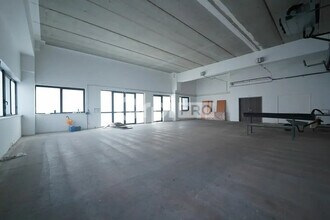 Flex in Champagne-au-Mont-d'Or for lease Interior Photo- Image 2 of 12