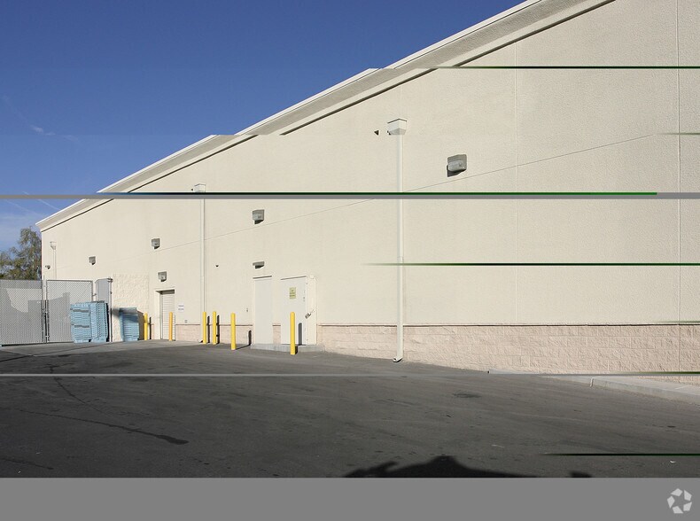 7845 W Flamingo Rd, Las Vegas, NV à vendre - Photo du bâtiment - Image 2 de 5