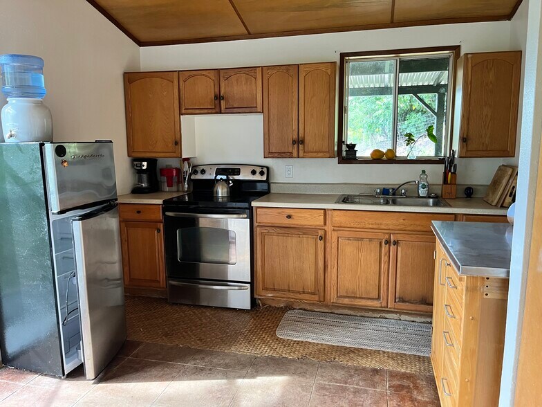 82-5674 Kahau Pl, Captain Cook, HI à louer - Photo du bâtiment - Image 3 de 13