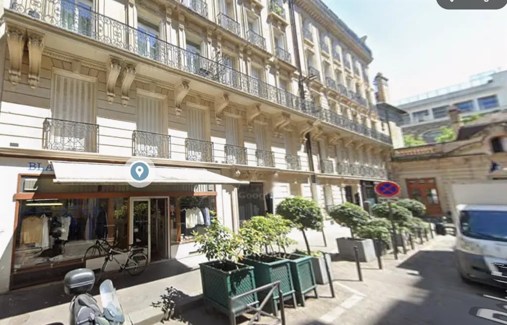 Retail in Paris for sale Building Photo- Image 1 of 6
