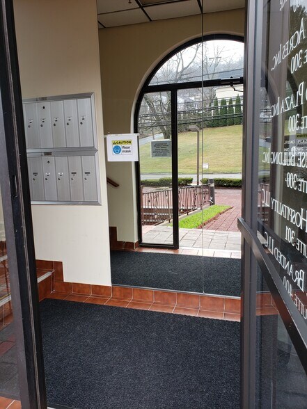 677 Commerce St, Thornwood, NY à louer - Photo intérieure - Image 3 de 10