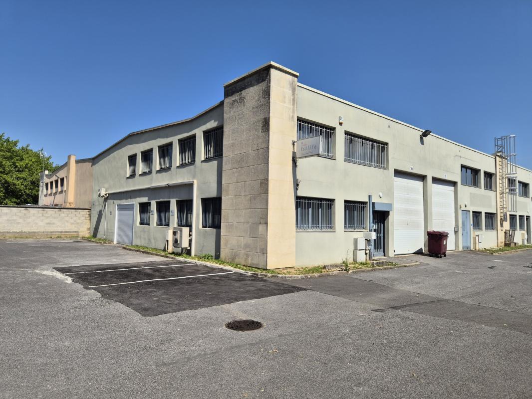 Flex dans Émerainville à louer Photo du bâtiment- Image 1 de 19