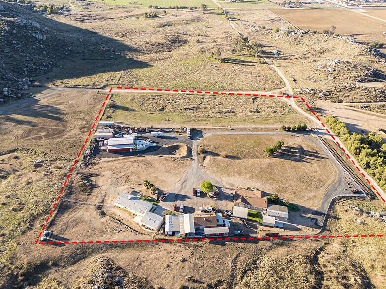 31950 Bumpy Cir, Winchester, CA for sale - Building Photo - Image 3 of 13