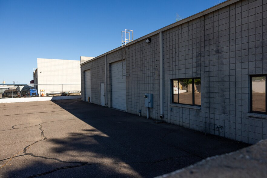 6097 N 57th Dr, Glendale, AZ for sale - Building Photo - Image 2 of 25