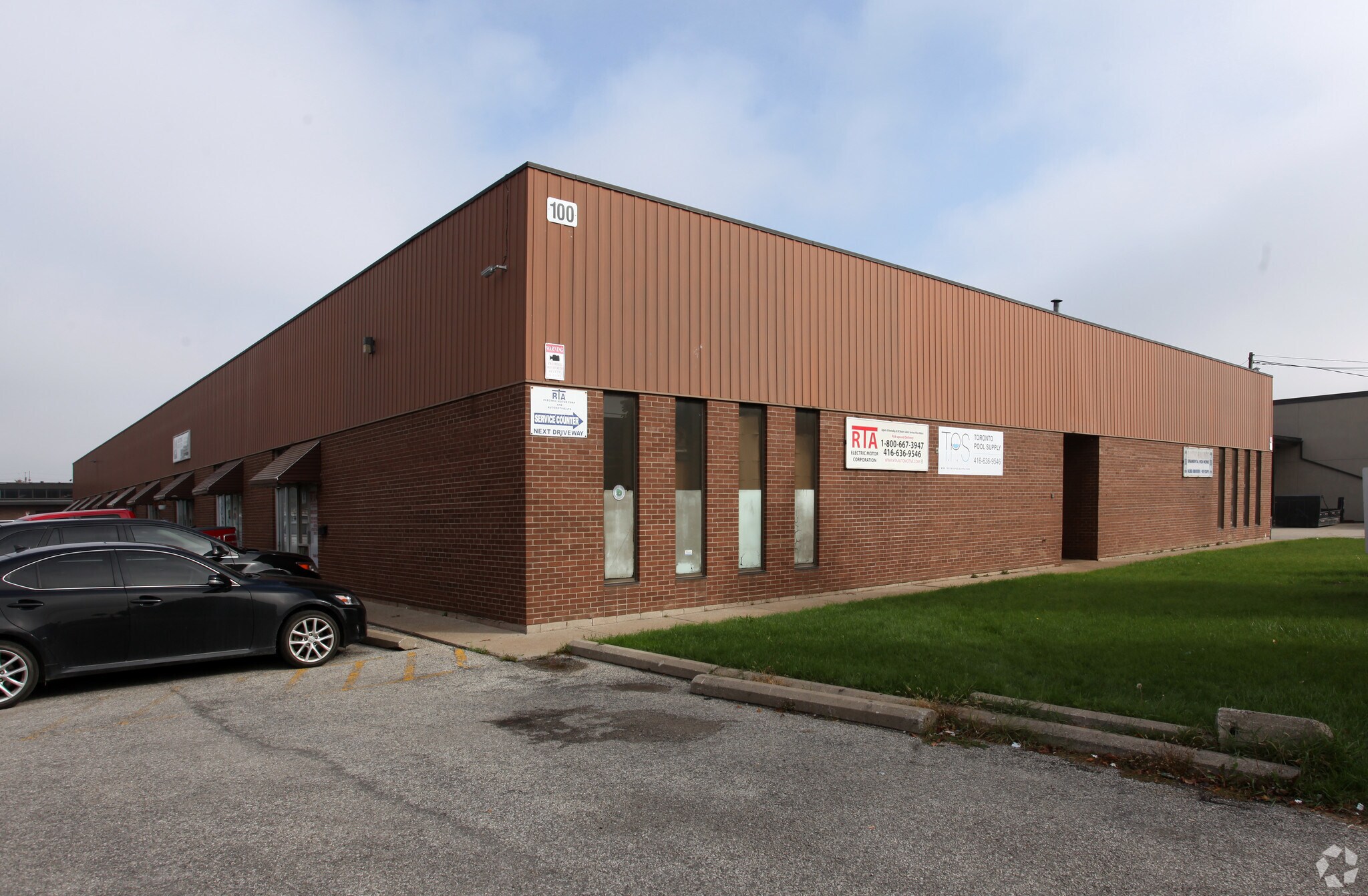 100 St Regis Cres, Toronto, ON for sale Primary Photo- Image 1 of 1