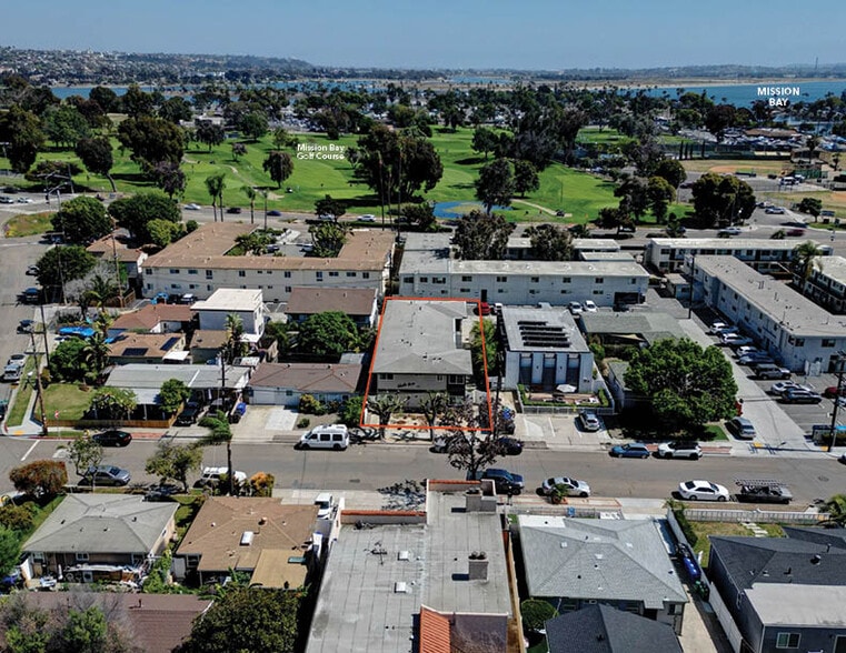 2741 Hornblend St, San Diego, CA à vendre - Photo du bâtiment - Image 2 de 9