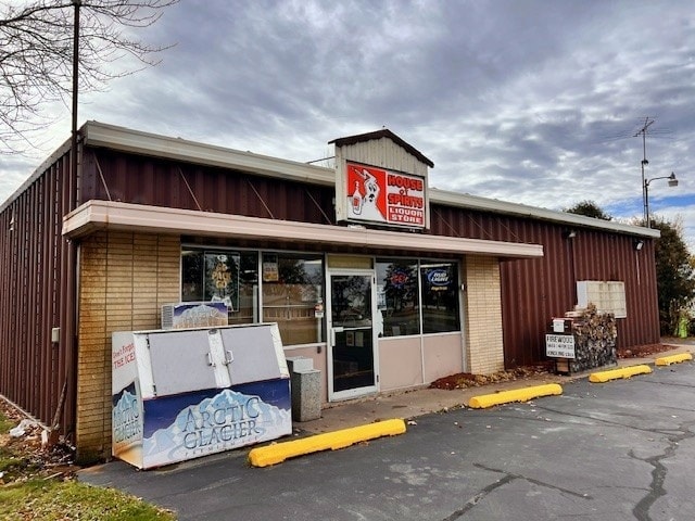 503 E Elm Dr, Loyal, WI for sale - Building Photo - Image 2 of 20