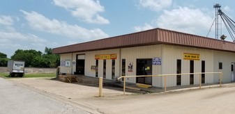 401 S Houston Ave, Cameron TX - Entrepôt