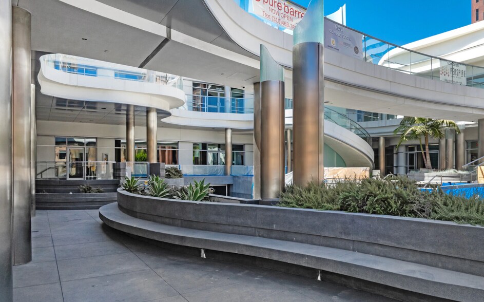 11819 Wilshire Blvd, Los Angeles, CA à louer - Photo du bâtiment - Image 3 de 17