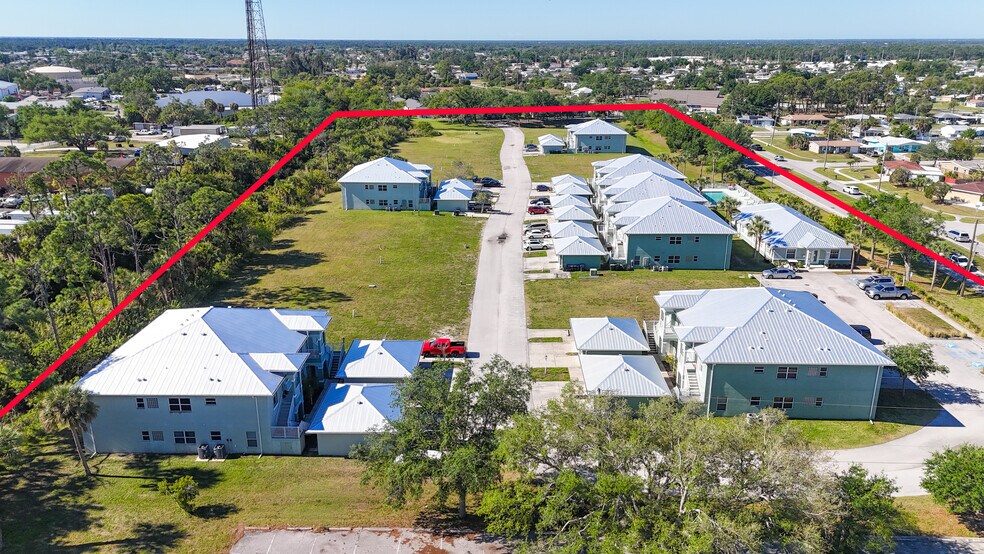 4520 S Biscayne Dr, North Port, FL à vendre - Aérien - Image 3 de 73