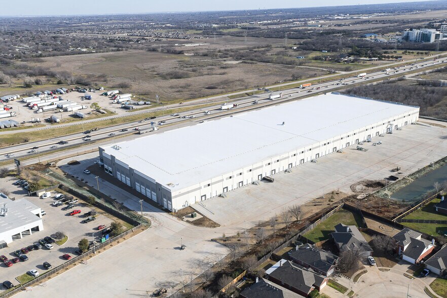 11000 South Freeway, Burleson, TX à louer - Aérien - Image 2 de 10