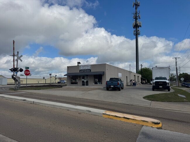 Plus de détails pour 100 E 32nd St, Bryan, TX - Commerce de détail à louer