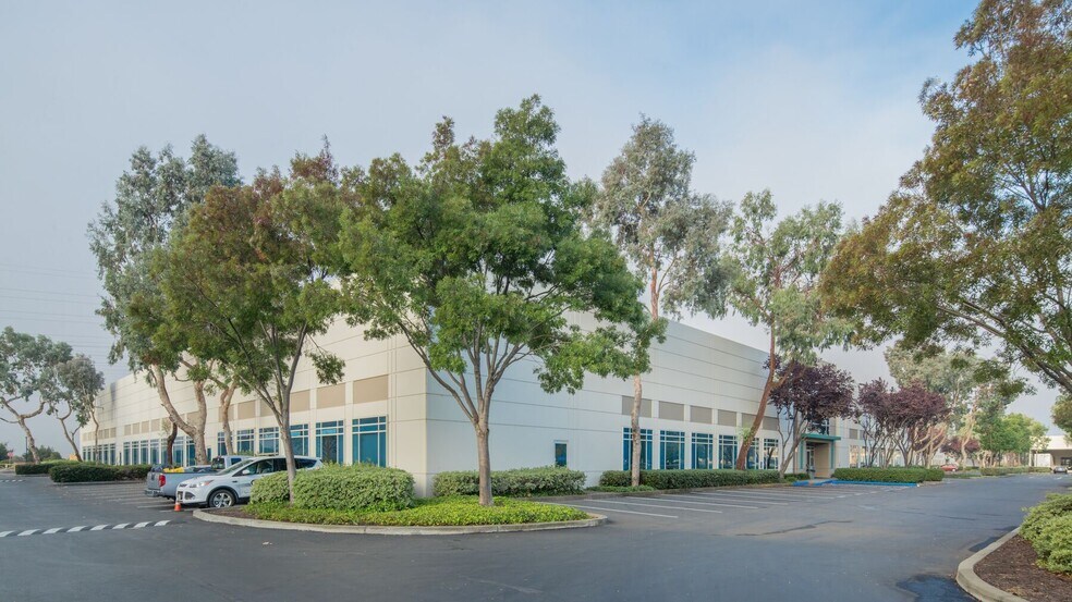 44091-44131 Nobel Dr, Fremont, CA à louer - Photo du bâtiment - Image 2 de 7