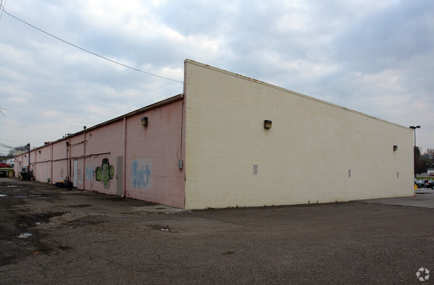 920-928 Division St, Parkersburg, WV for lease - Building Photo - Image 2 of 3