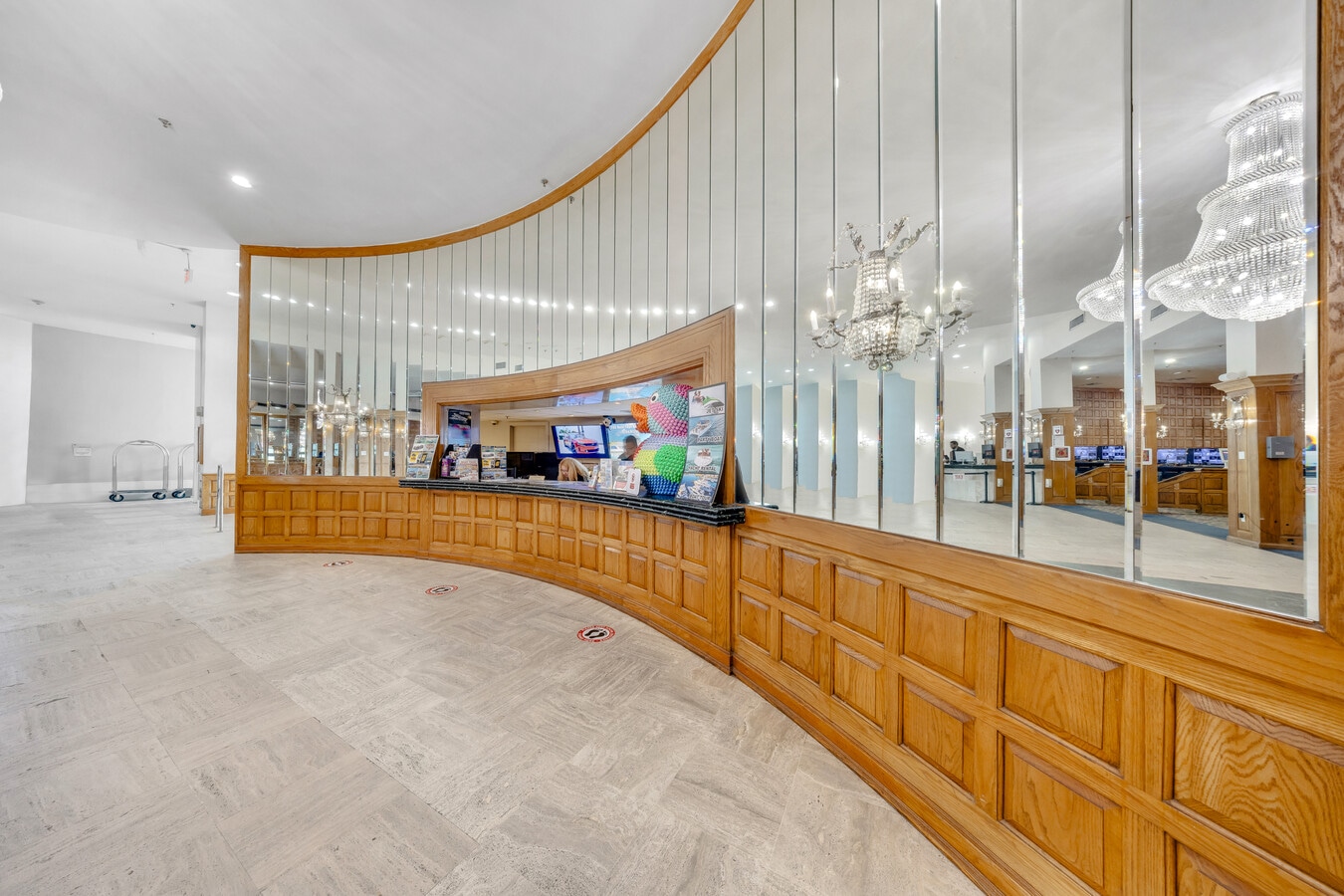 5445 Collins Ave, Miami Beach, FL 33140 - Unité CU14 - - Photo intérieure - Image 2 of 23