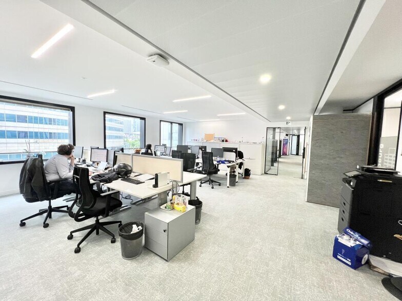 Bureau dans Courbevoie à louer - Photo du bâtiment - Image 3 de 8