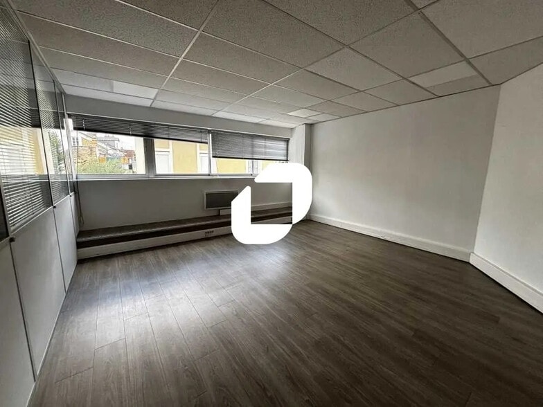 Office in Corbeil-Essonnes for lease - Interior Photo - Image 3 of 6