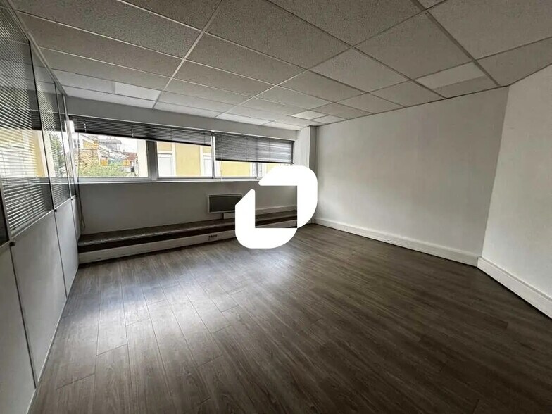 Bureau dans Corbeil-Essonnes à louer - Photo intérieure - Image 3 de 6