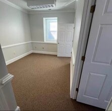 205 Jamestown Sq, Columbia, SC for lease Interior Photo- Image 1 of 10