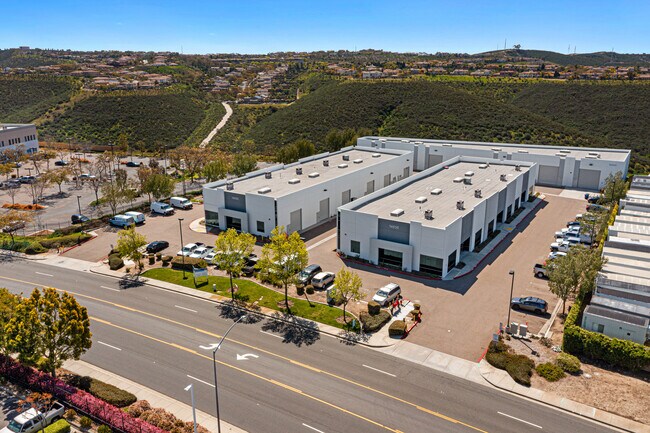 Plus de détails pour 14055 Kirkham Way, Poway, CA - Industriel à louer