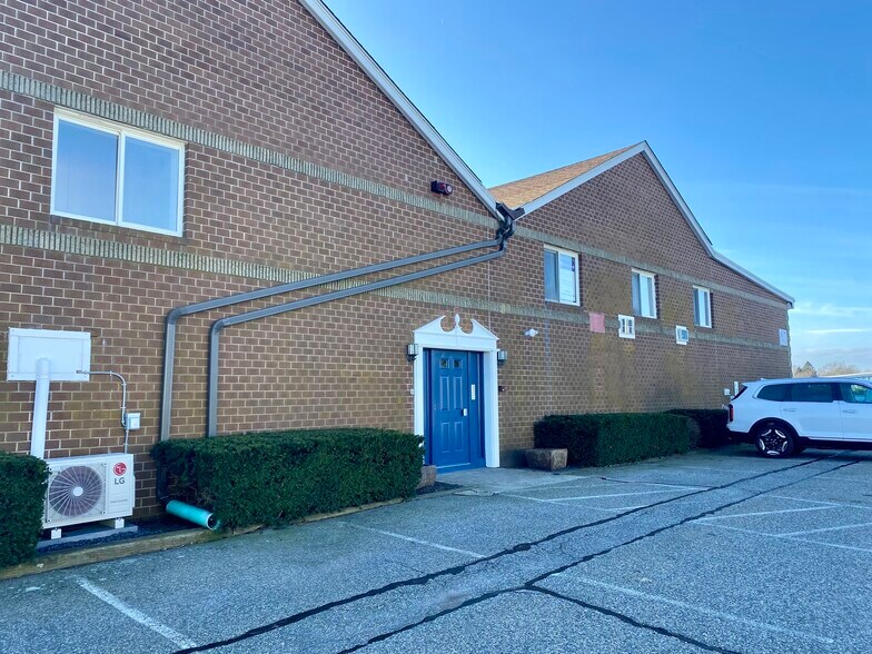 1676 E Main Rd, Portsmouth, RI à louer - Photo du bâtiment - Image 3 de 4