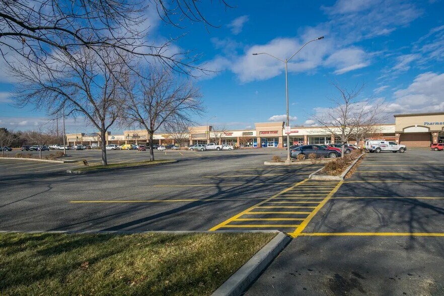5010-5330 W Overland Rd, Boise, ID à louer - Photo du bâtiment - Image 2 de 8