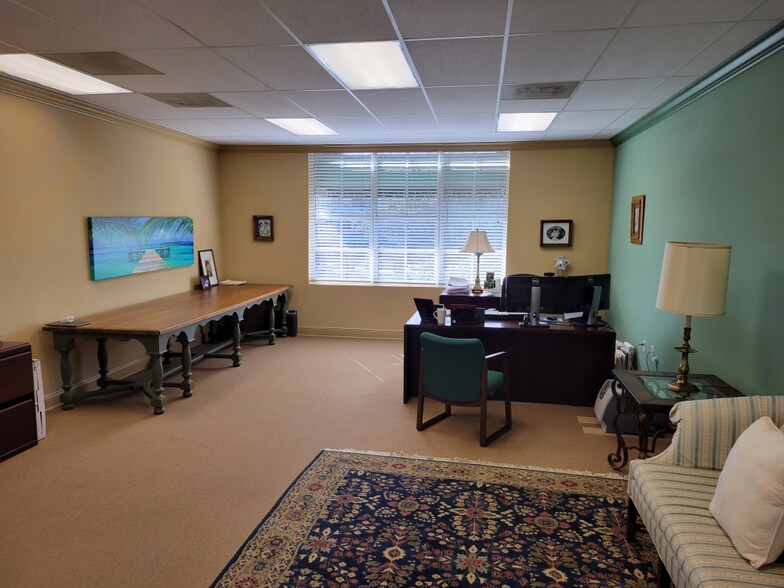 2745 E Oakland Park Blvd, Fort Lauderdale, FL à vendre - Photo du bâtiment - Image 3 de 21