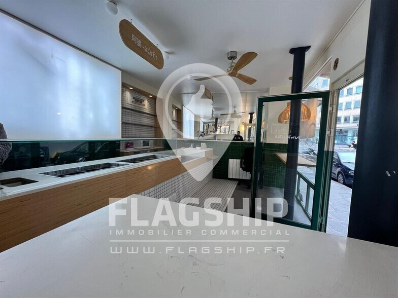Retail in Paris for lease - Interior Photo - Image 1 of 4