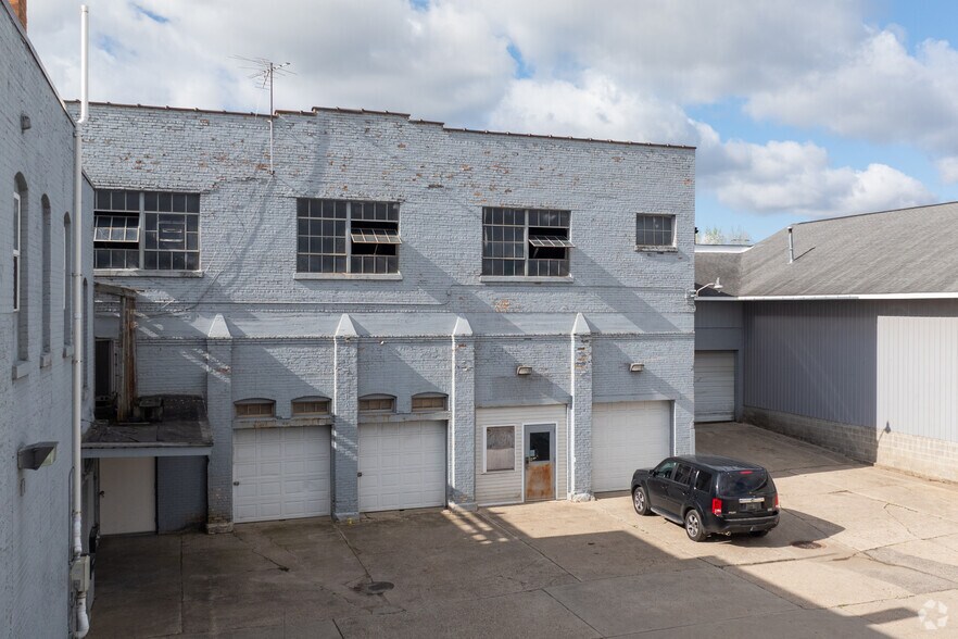 1035 Godfrey Ave SW, Grand Rapids, MI à louer - Photo du bâtiment - Image 1 de 6