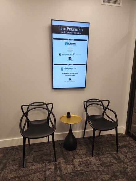 210 Knickerbocker Rd, Cresskill, NJ à louer - Photo intérieure - Image 2 de 4