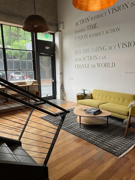 1310 S Tryon St, Charlotte, NC à louer - Photo du bâtiment - Image 2 de 9