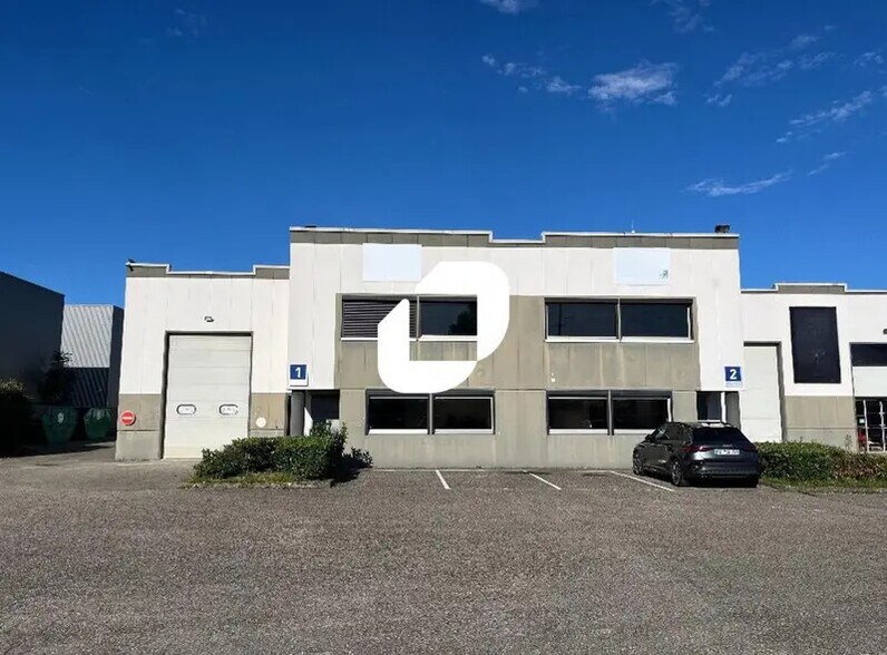Bureau dans Décines-Charpieu à louer - Photo du bâtiment - Image 1 de 37
