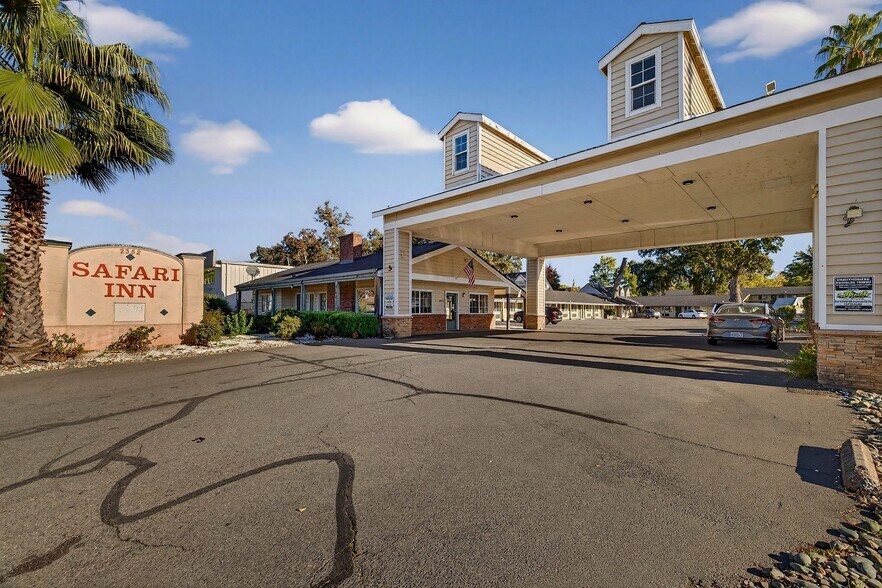 2352 Esplanade Rd, Chico, CA à vendre - Photo du bâtiment - Image 1 de 40