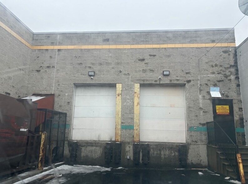 1060 E Main St, Bridgeport, CT for lease - Building Photo - Image 2 of 6
