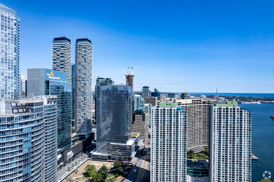 88 Queens Quay W, Toronto, ON à louer - Aérien - Image 3 de 27