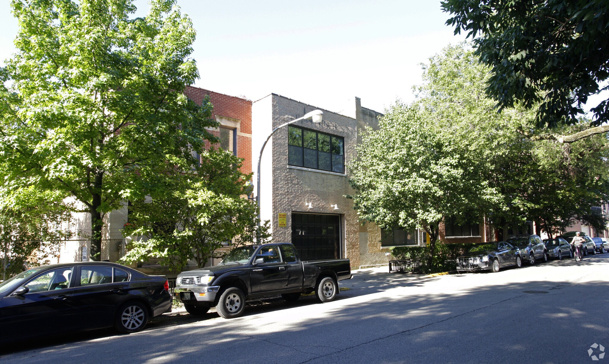 2035-2043 W Wabansia Ave, Chicago, IL à louer Photo du bâtiment- Image 1 de 33