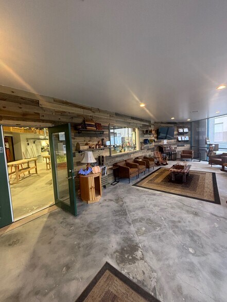 3305-3311 Grande Vista Dr, Newbury Park, CA à vendre - Photo du bâtiment - Image 3 de 26