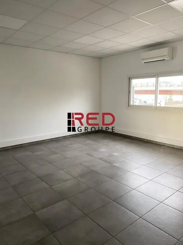 Office in Meyreuil for lease Building Photo- Image 1 of 11