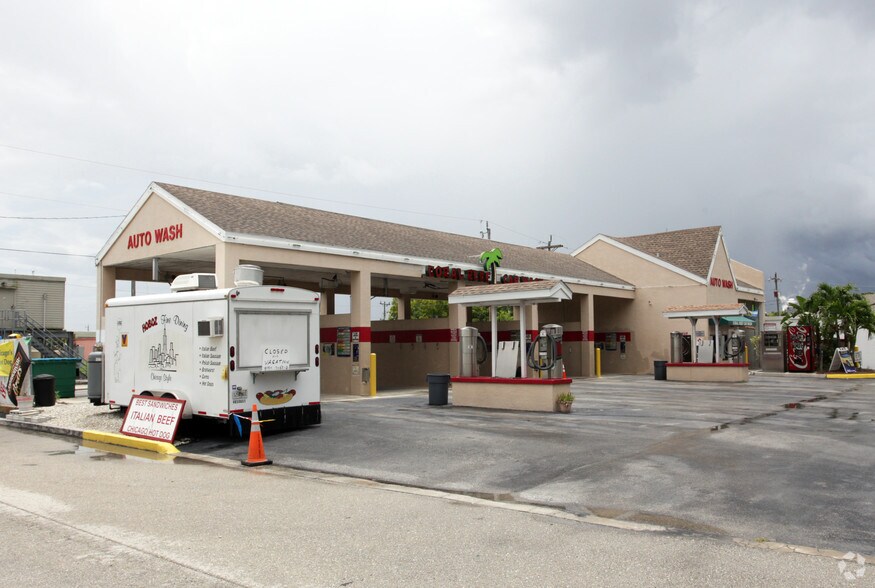 826 Cape Coral Pky E, Cape Coral, FL à vendre - Photo du bâtiment - Image 2 de 3