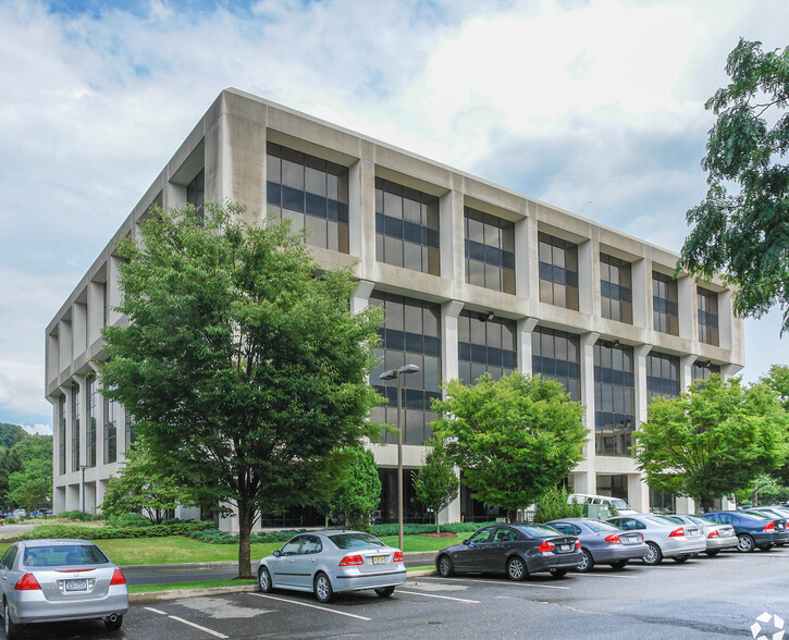 520 White Plains Rd, Tarrytown, NY for lease - Building Photo - Image 3 of 7