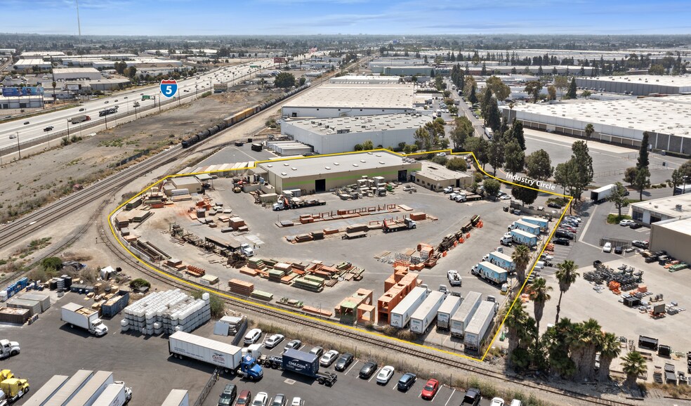 14511 Industry Cir, La Mirada, CA à louer - Photo du bâtiment - Image 2 de 4