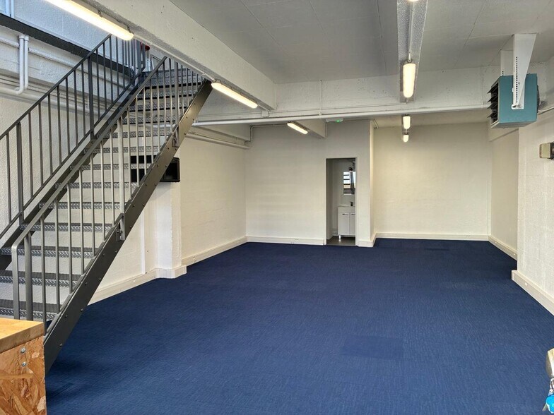 Office in Montreuil for lease - Interior Photo - Image 2 of 17