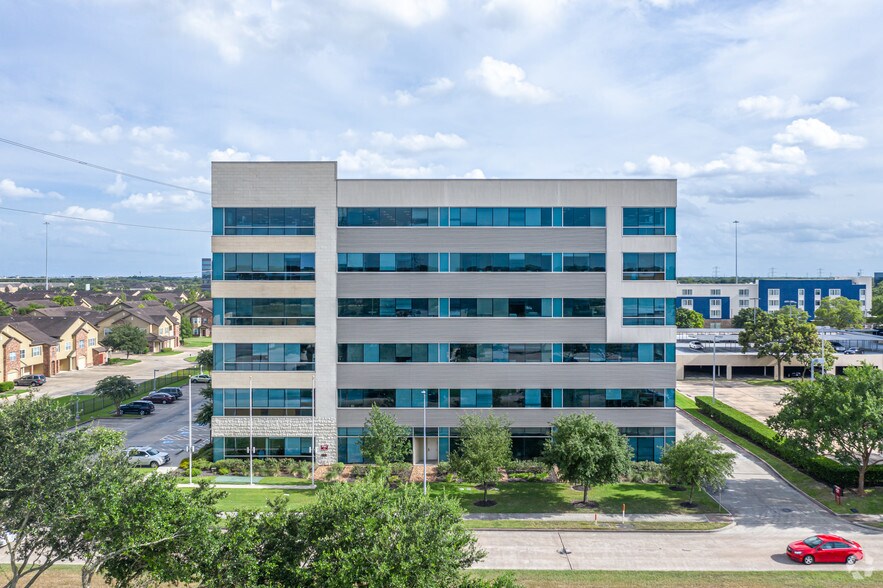15721 Park Row, Houston, TX à louer - Photo du bâtiment - Image 2 de 6