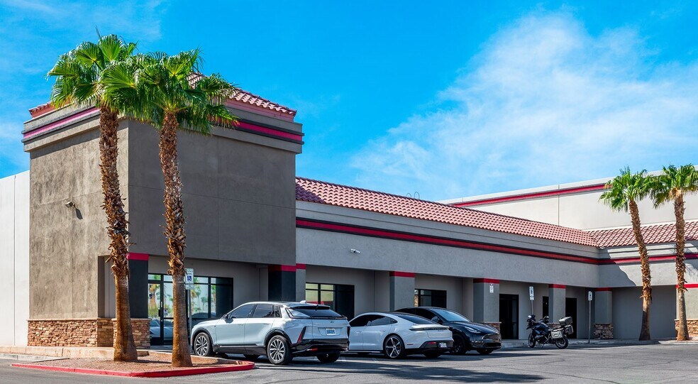 4427 E Sunset Rd, Henderson, NV à louer - Photo du bâtiment - Image 2 de 11
