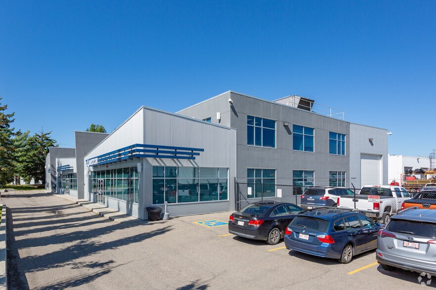 2400-2420 39 Ave NE, Calgary, AB for sale - Building Photo - Image 1 of 1