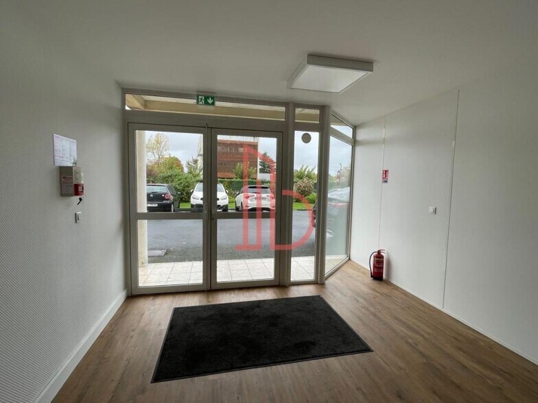 Bureau dans Eysines à louer - Hall d’entrée - Image 1 de 5