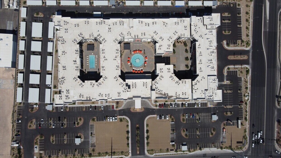 5050 W Russell Rd, Las Vegas, NV à louer - Photo du bâtiment - Image 2 de 2